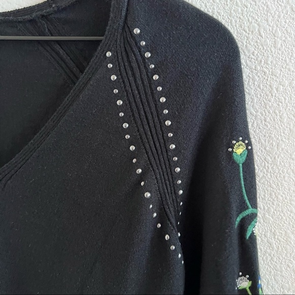 Top Shop Black Knit Bell Sleeve Embroidered and Studded Crop Boho Top US 6 - Picture 7 of 7
